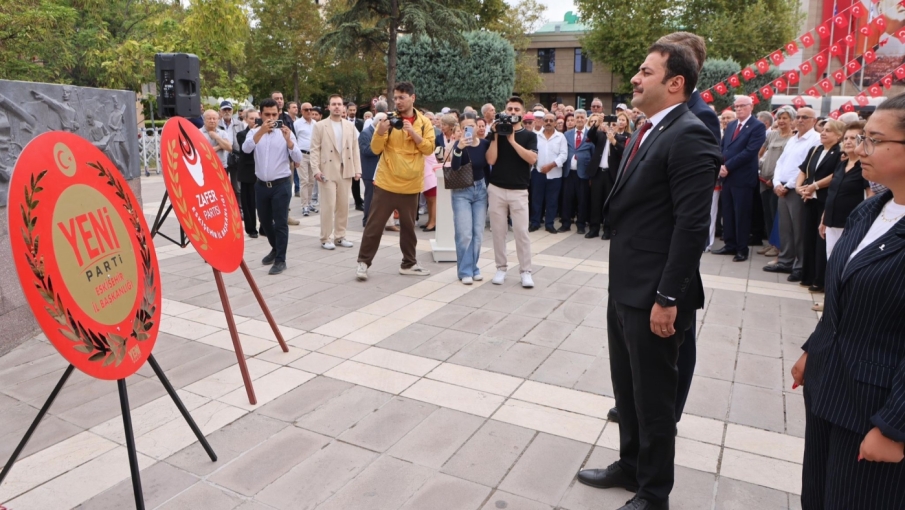 YENİ Parti Eskişehir’den 30 Ağustos’ta Atatürk Anıtı’na çelenk